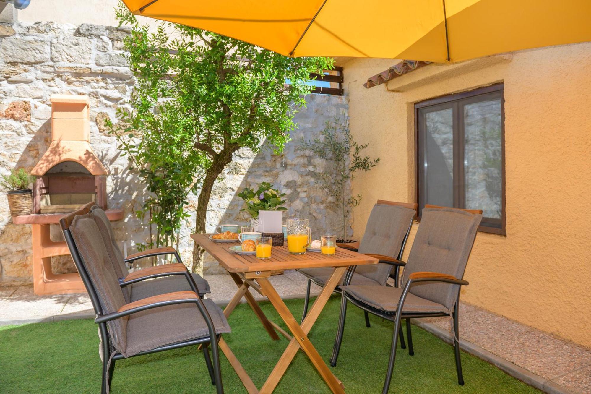 Apartman Dana Kastelir-Labinci Экстерьер фото